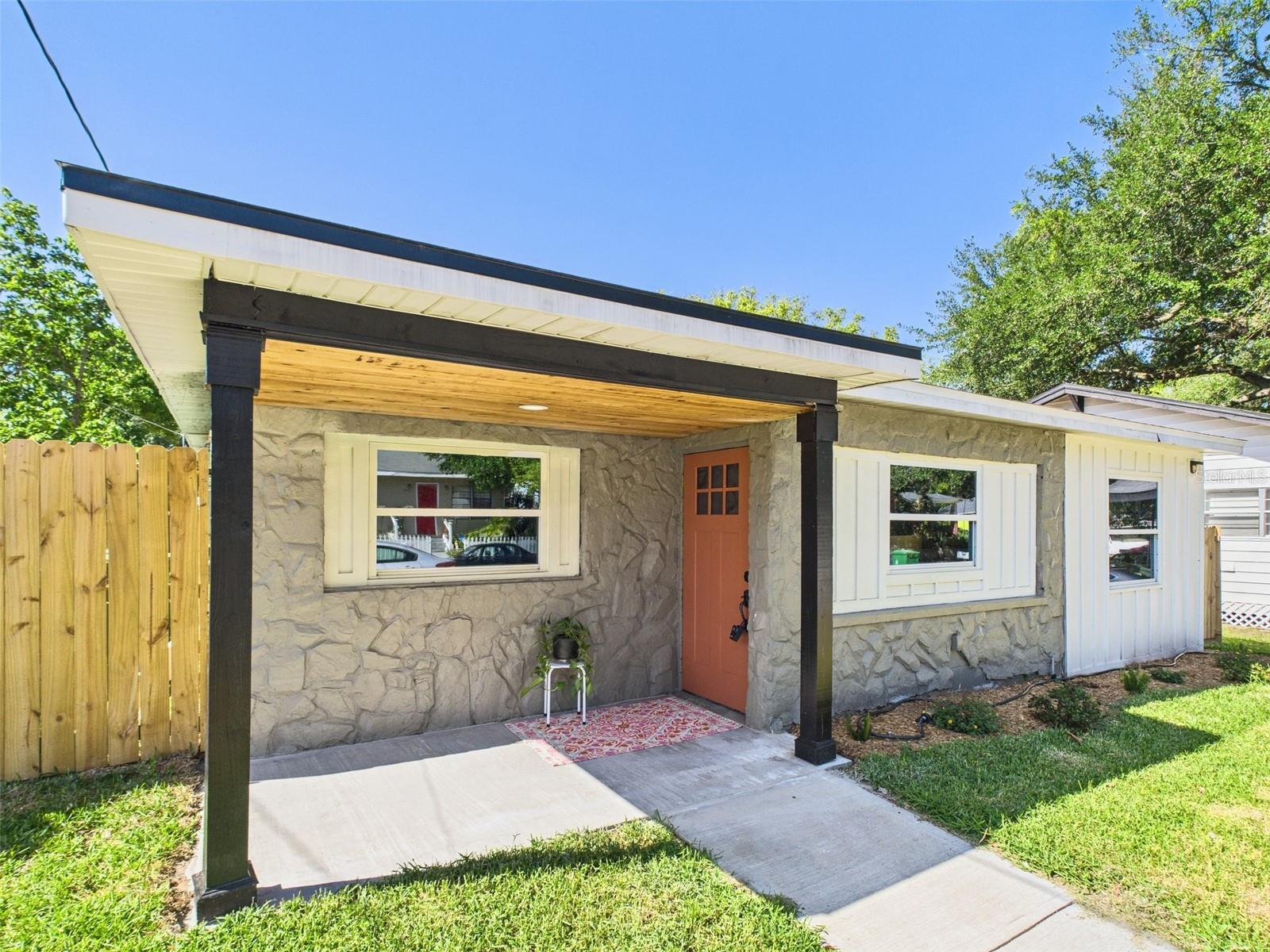 1221 E Emma St Property Photo