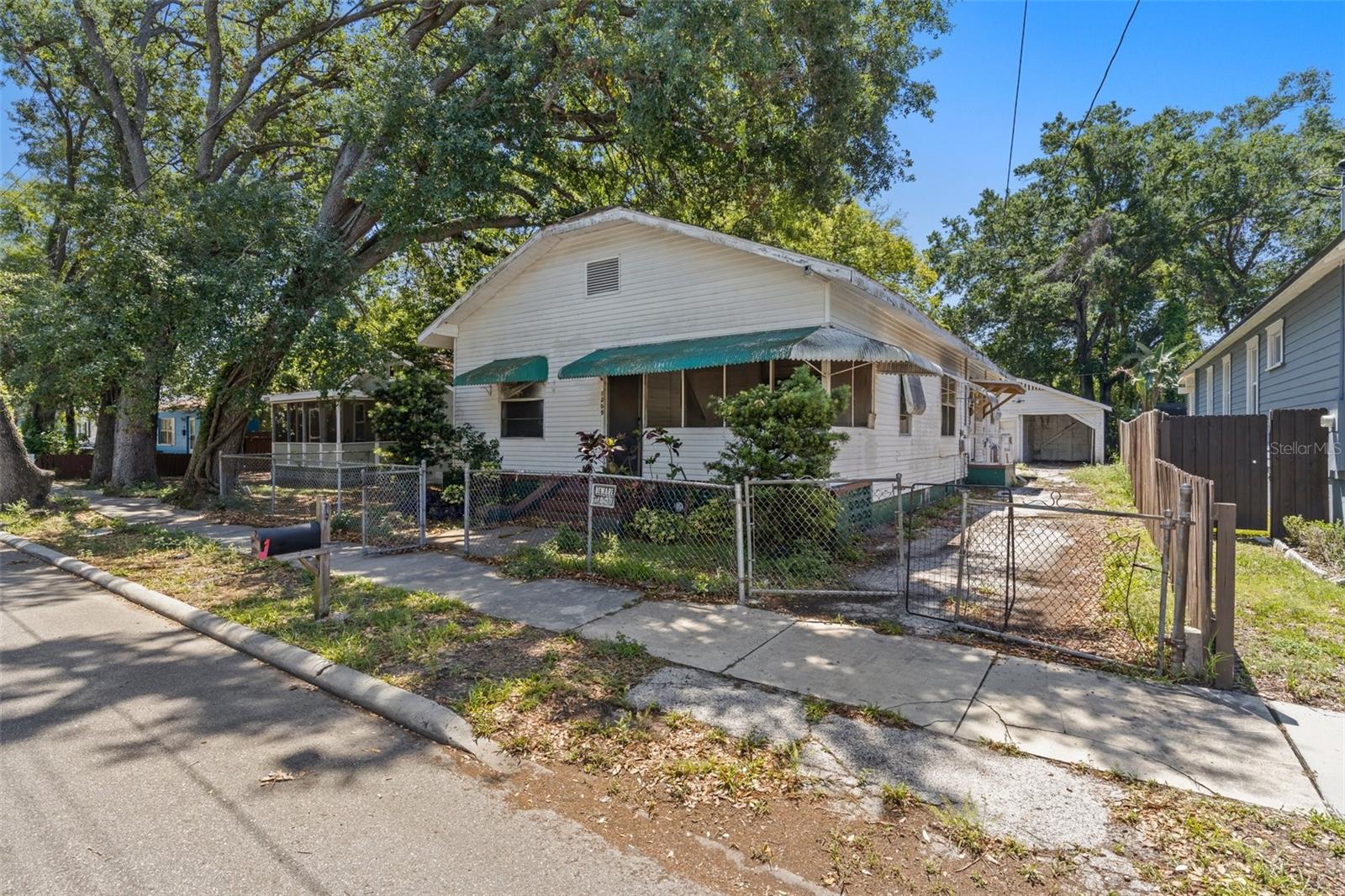 1205 E Emma St Property Photo