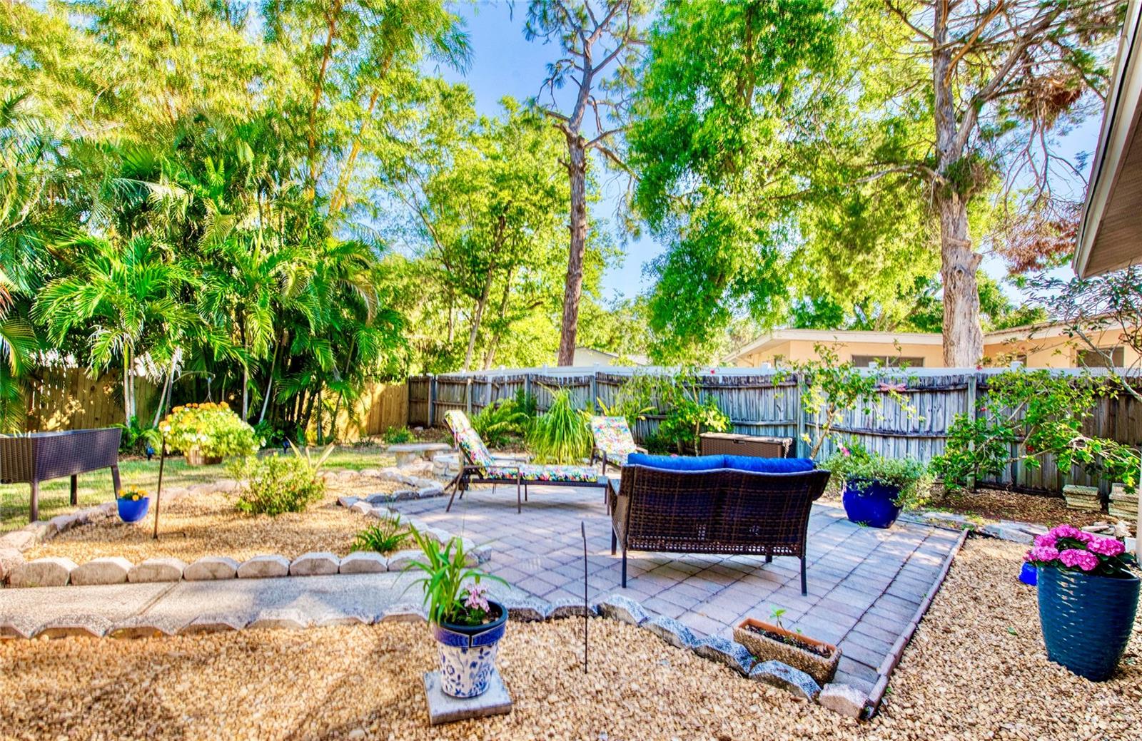 2501 Crescent Dr Property Photo 3