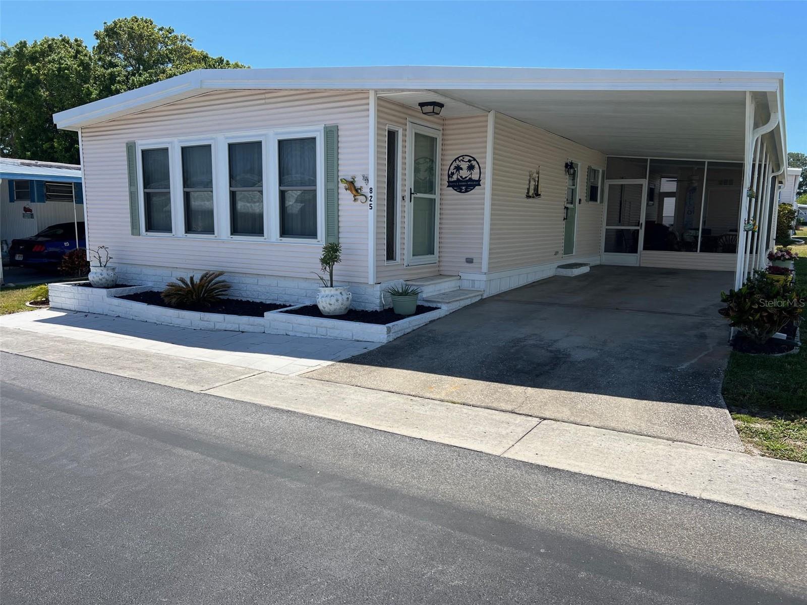 825 COCONUT PALM ST Property Photo 1