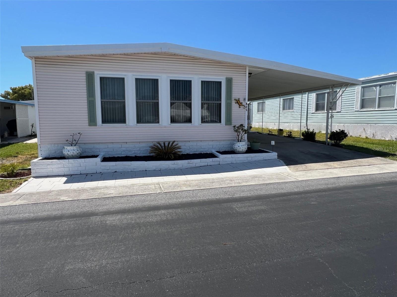 825 Coconut Palm St Property Photo 2