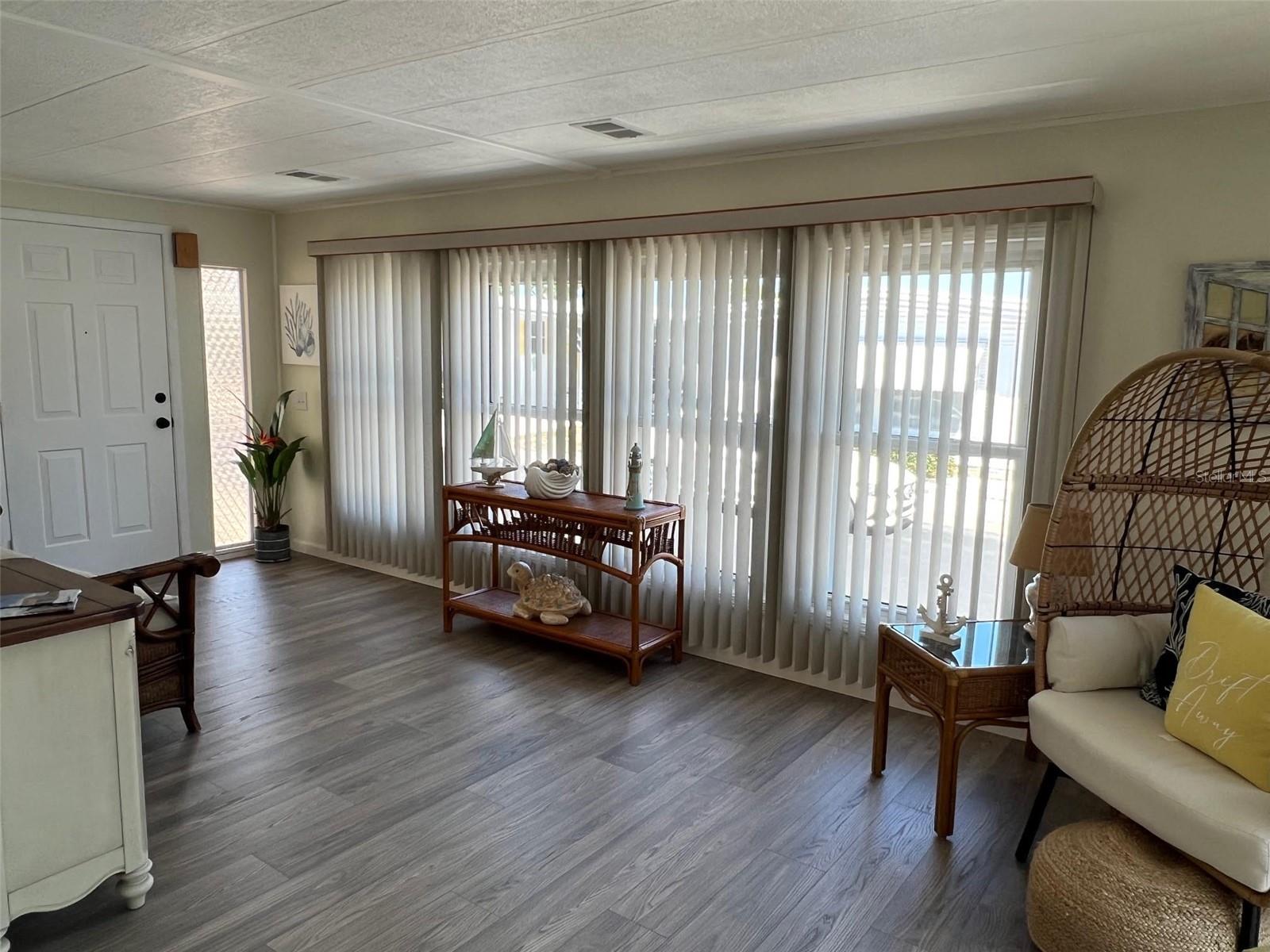 825 Coconut Palm St Property Photo 7