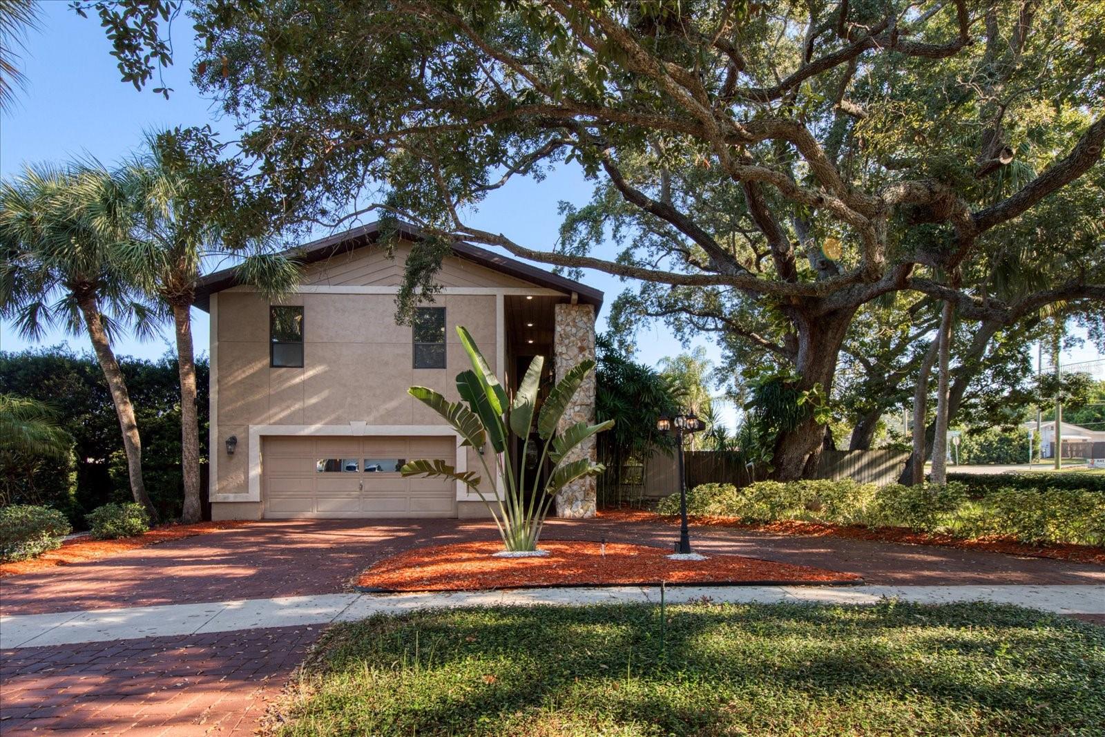 13703 Oak Forest Blvd N Property Photo