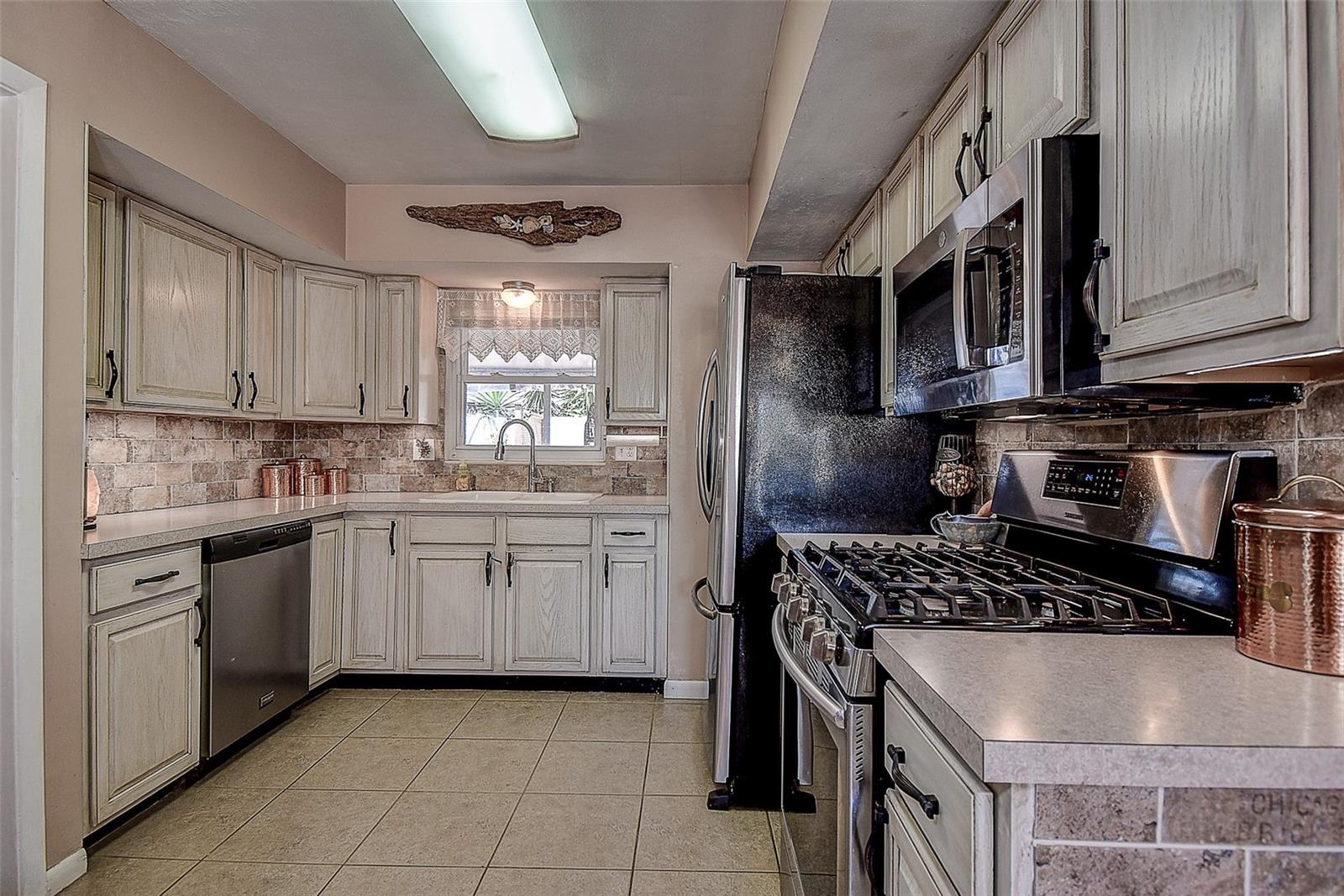 5931 33 Ave N Property Photo 10
