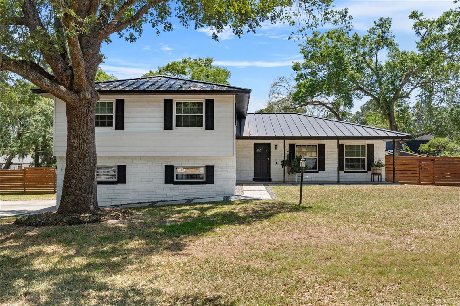 1352 Charlotte St Property Photo