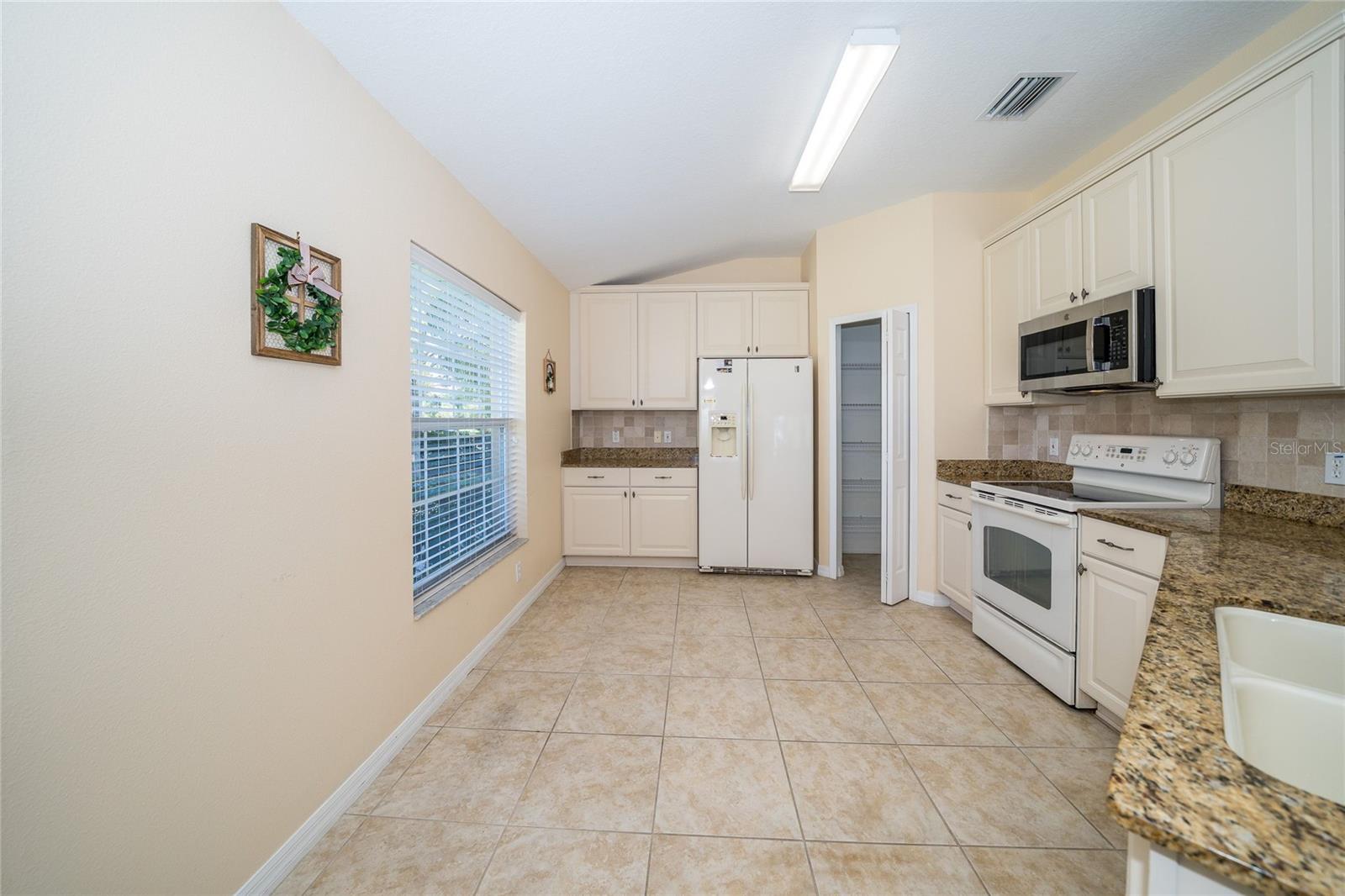 4235 Angelica Loop Property Photo 8