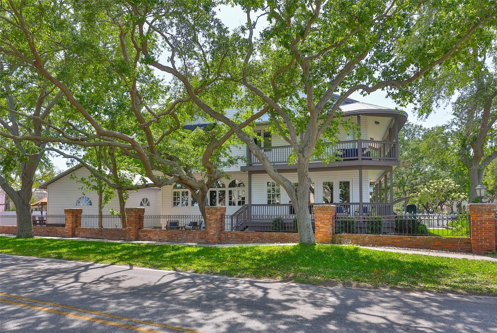 2802 Old Bayshore Way Property Photo 1