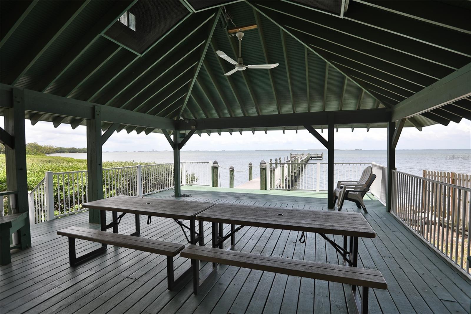 2802 Old Bayshore Way Property Photo 4