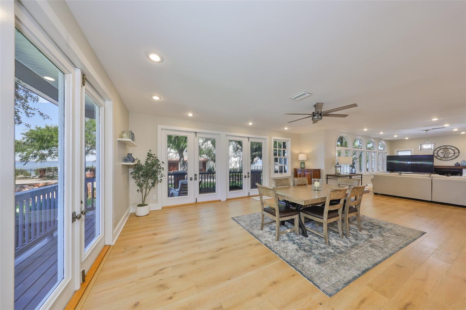 2802 Old Bayshore Way Property Photo 8