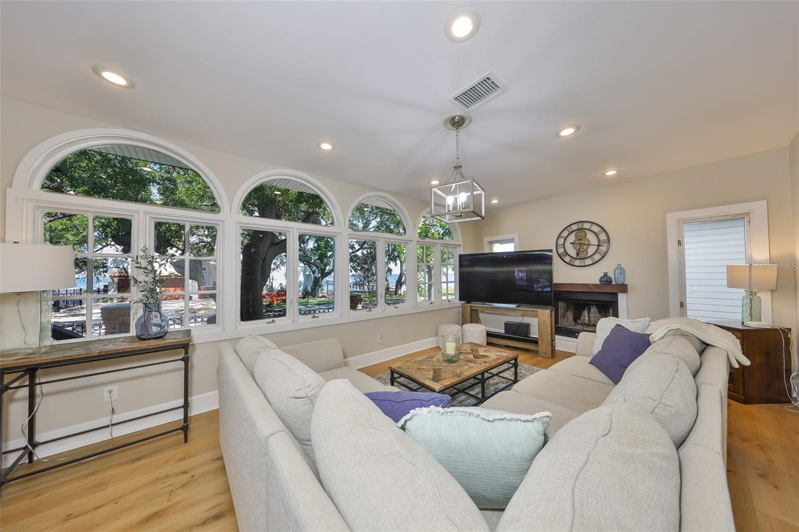 2802 Old Bayshore Way Property Photo 9