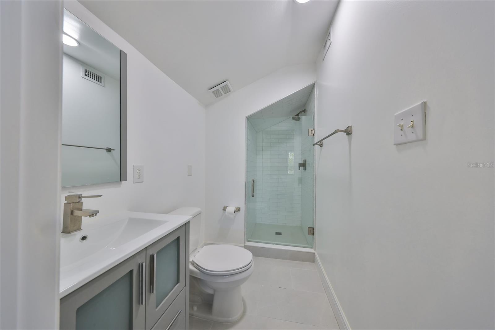 2802 Old Bayshore Way Property Photo 37