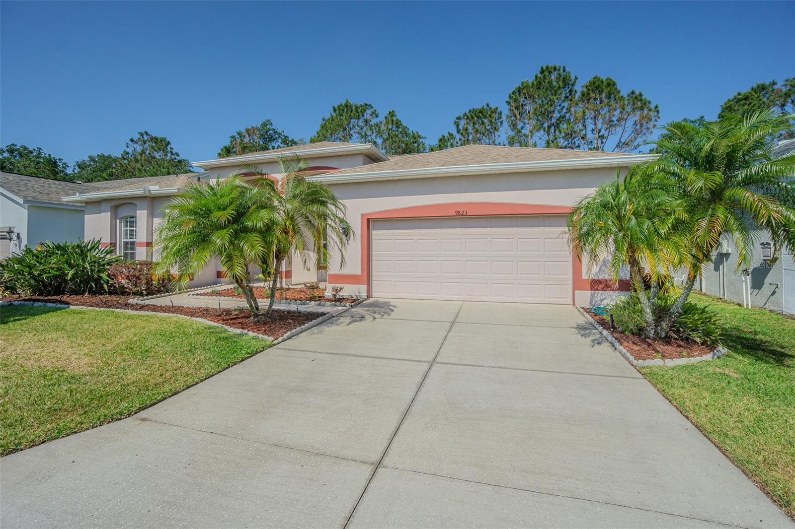 9823 Rolling Cir Property Photo 2