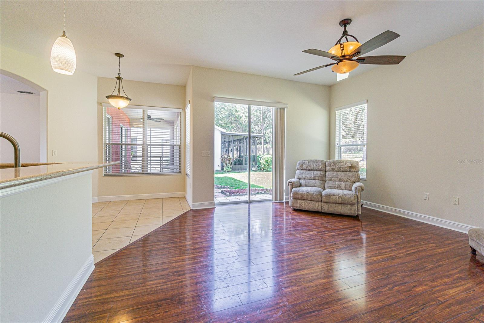 9823 Rolling Cir Property Photo 6