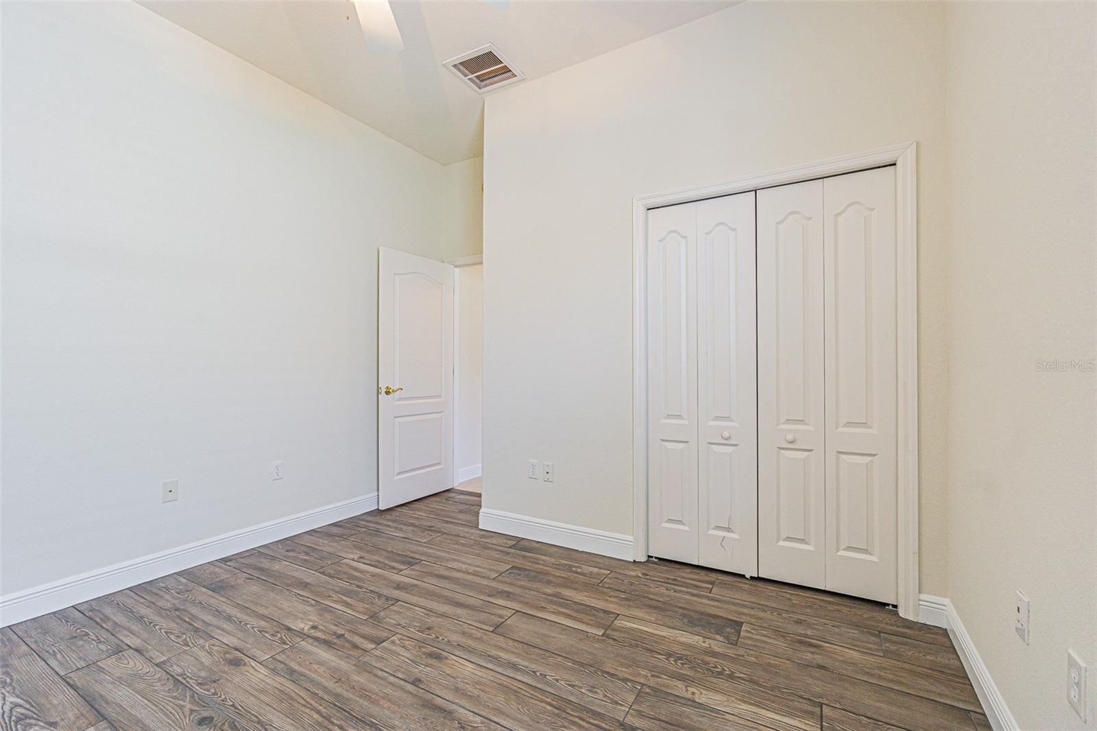 9823 Rolling Cir Property Photo 9