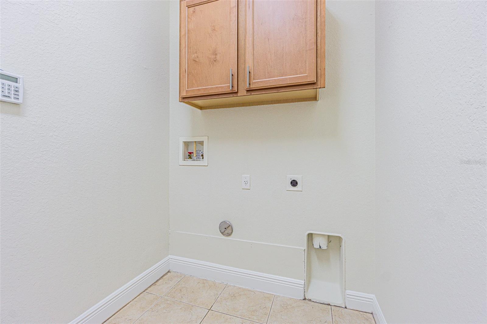 9823 Rolling Cir Property Photo 17