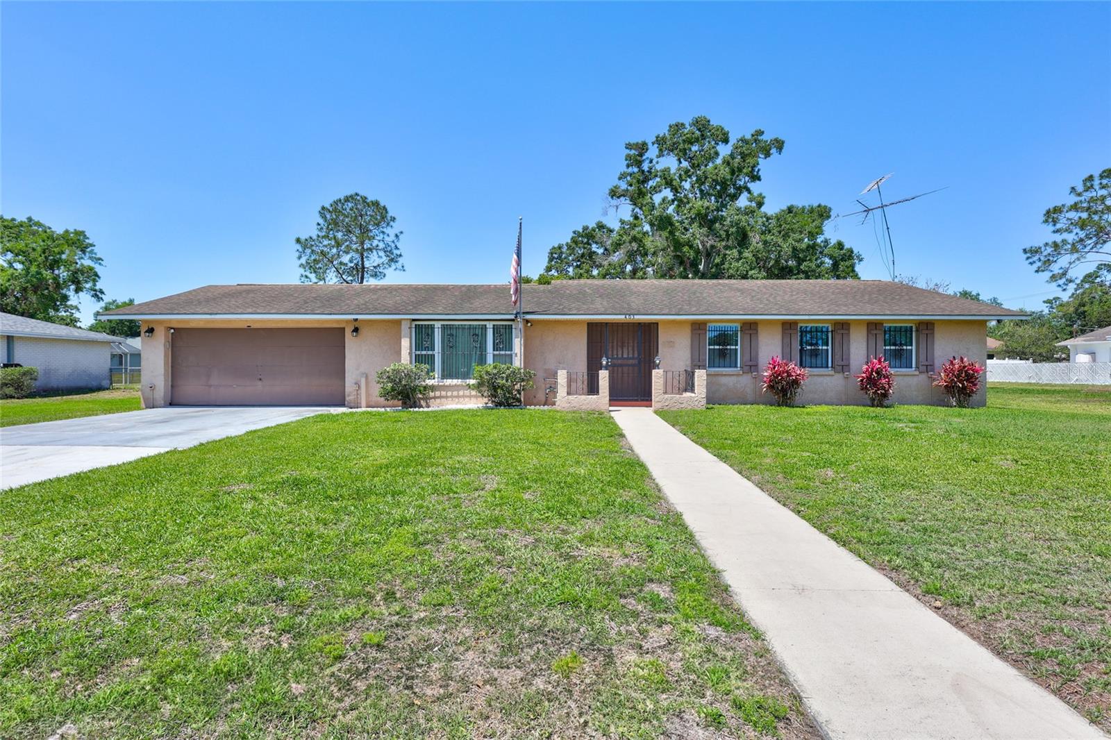 403 Cactus Cir Property Photo