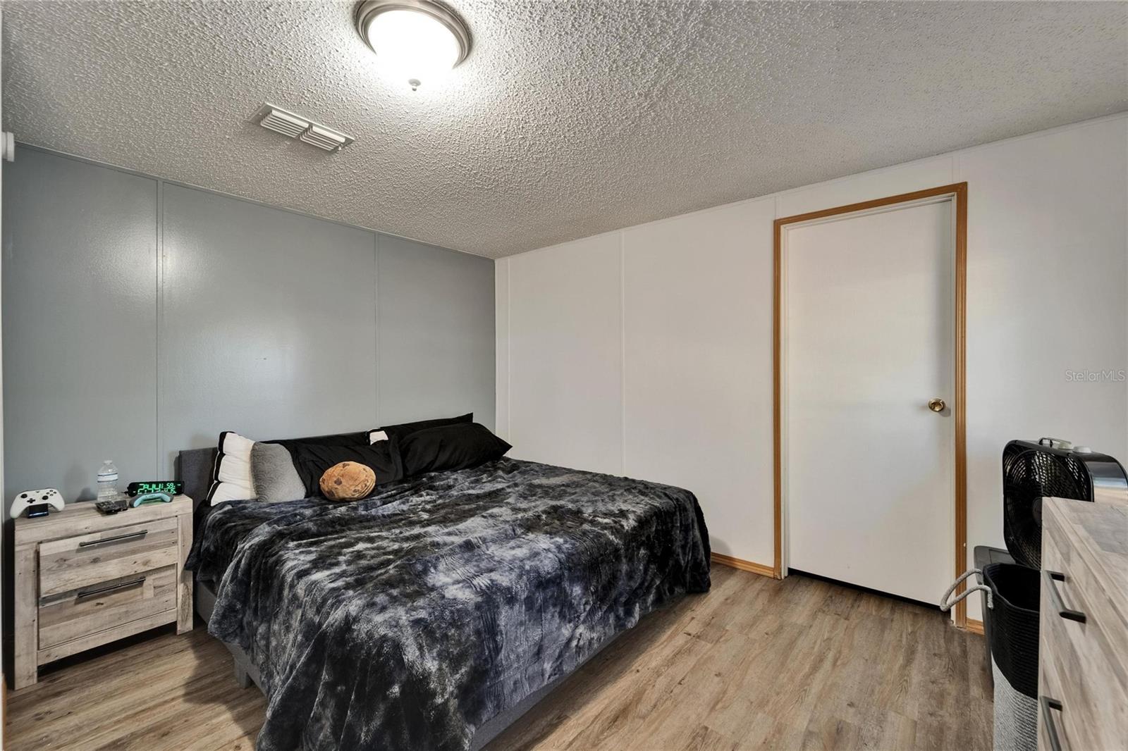 240 S Hankin Rd Property Photo 12
