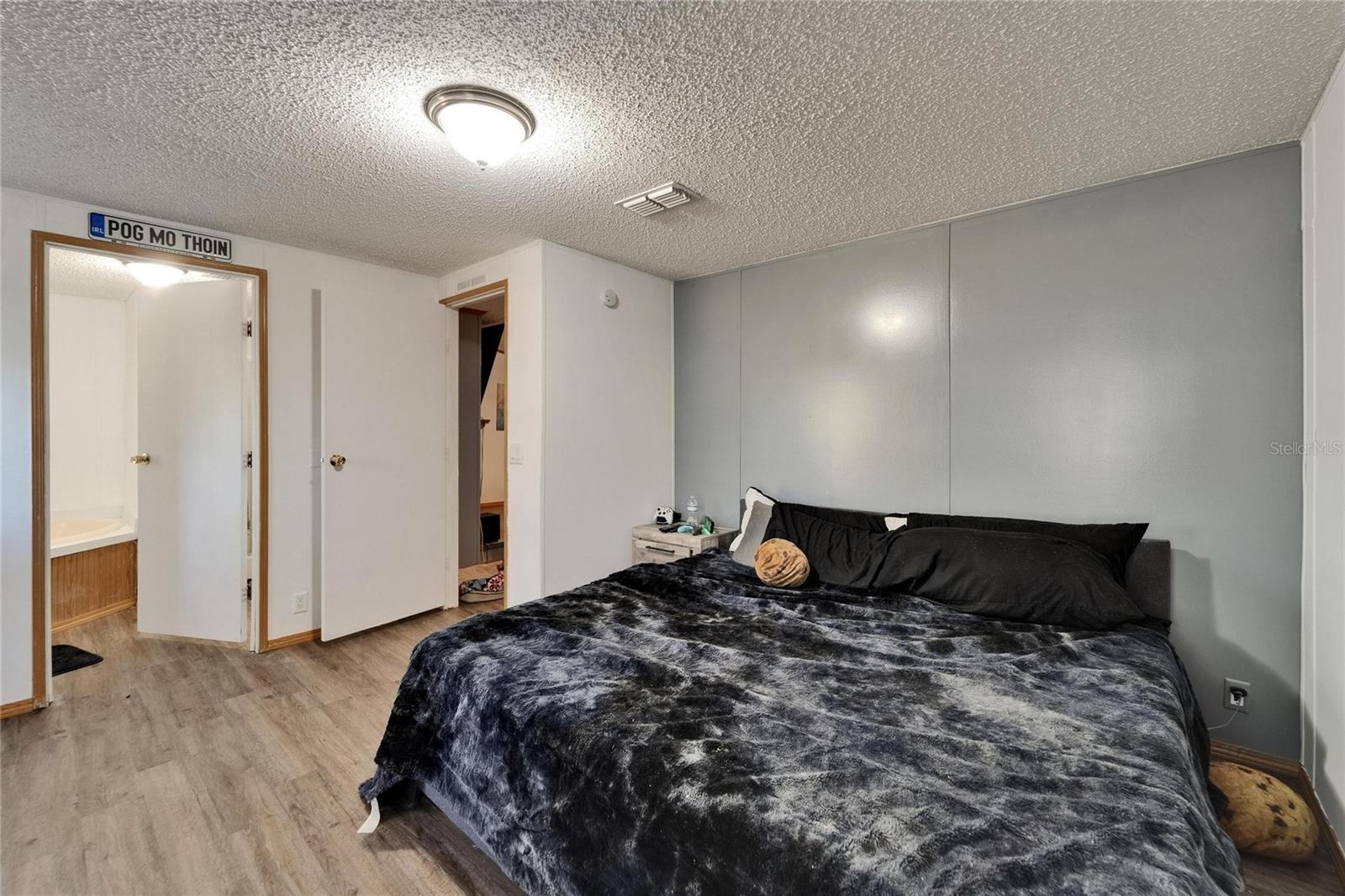 240 S Hankin Rd Property Photo 13
