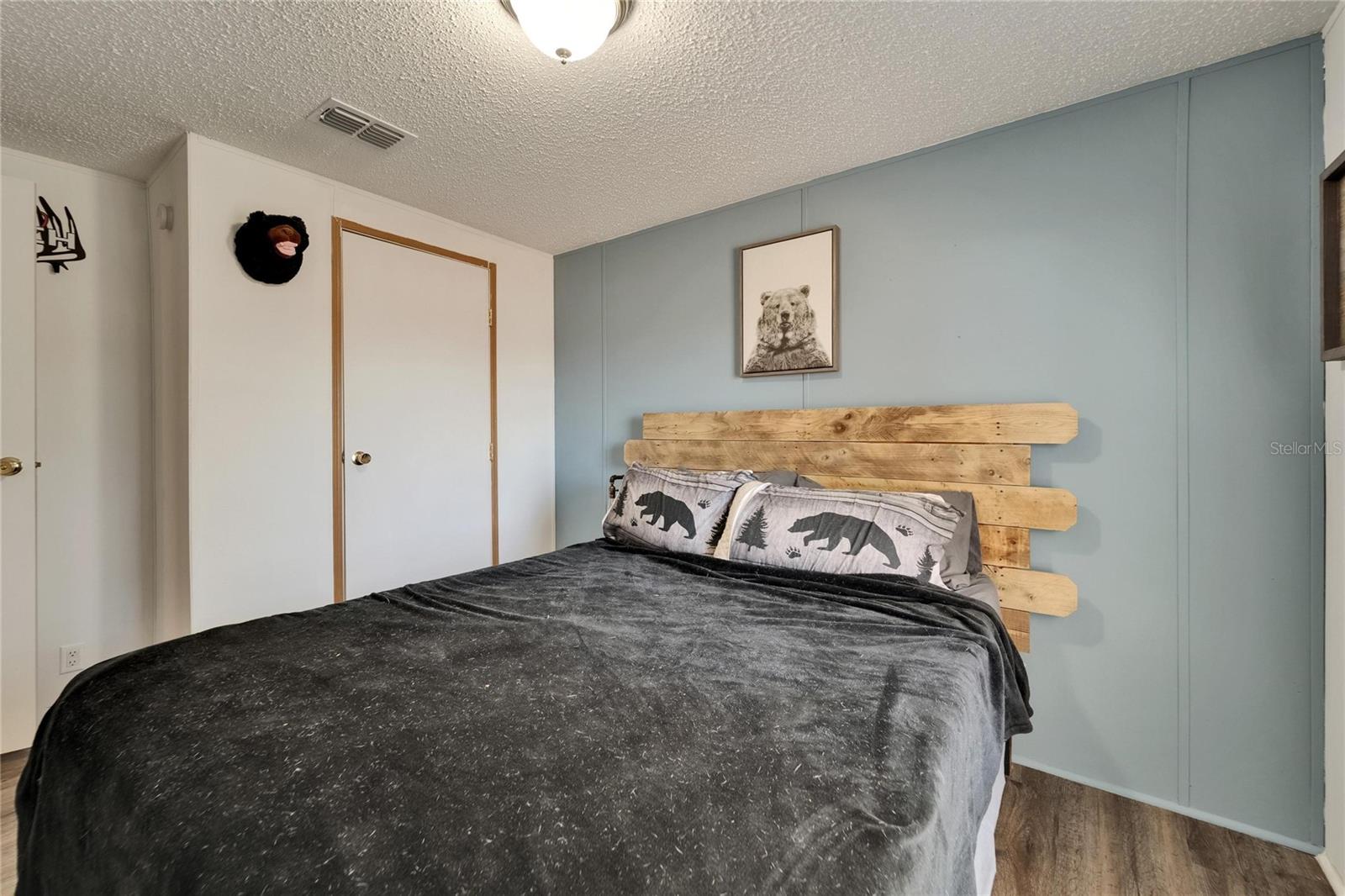 240 S Hankin Rd Property Photo 17