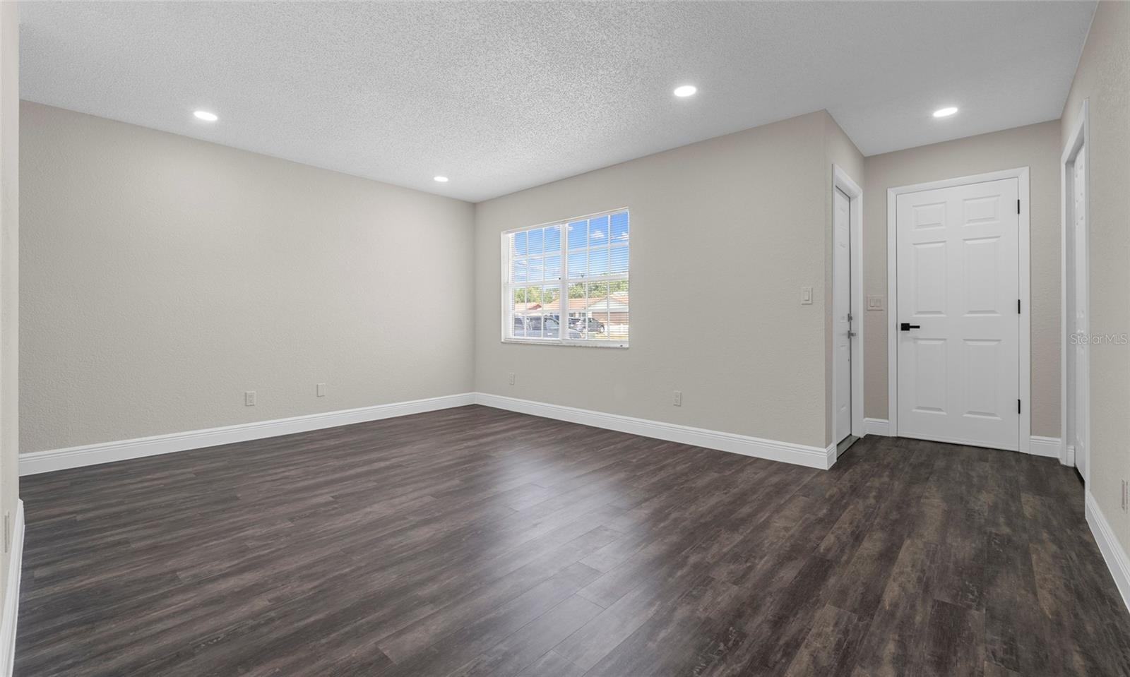 1204 Croydonwood Cir Property Photo 4