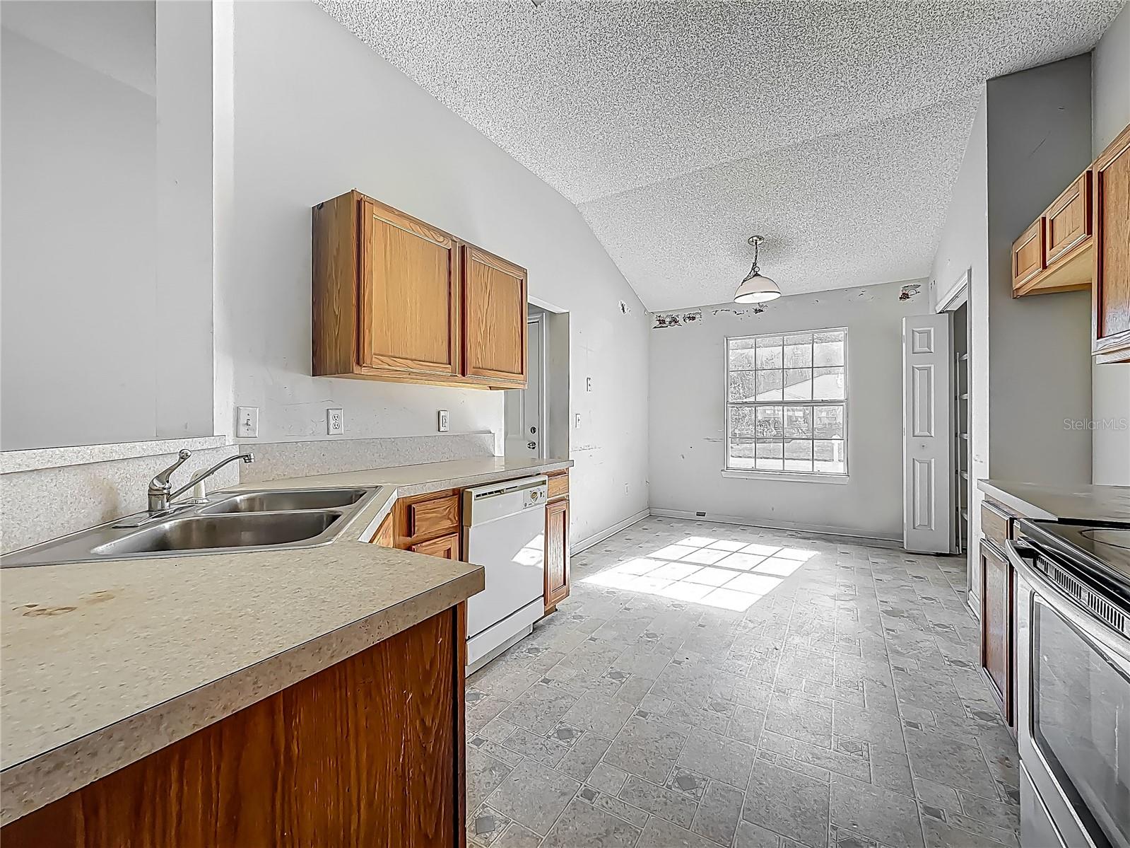 4426 E Steamboat Springs Dr E Property Photo 8