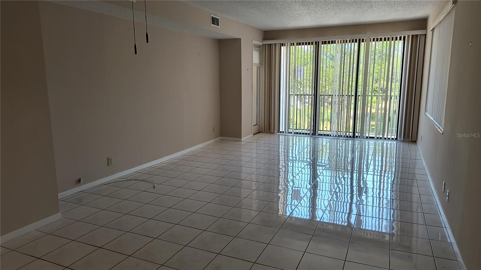 TB8375429 Property Photo 2