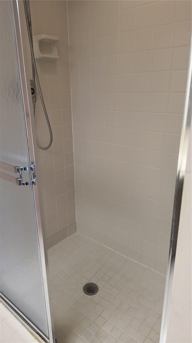 TB8375429 Property Photo 9