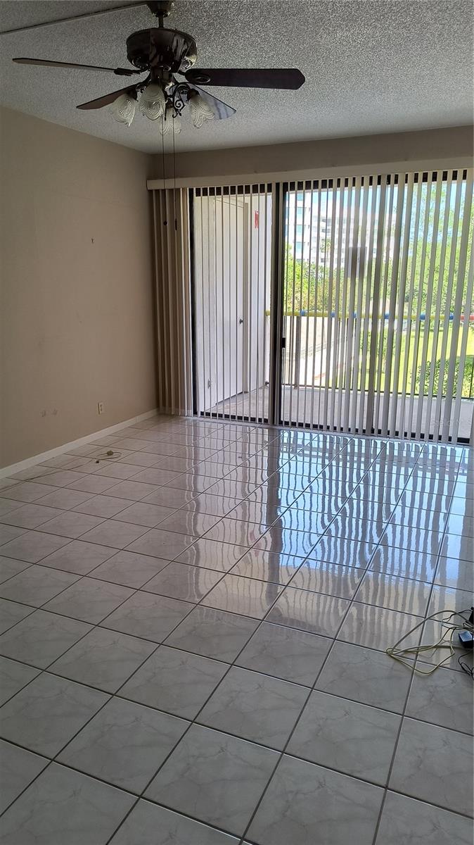 TB8375429 Property Photo 10