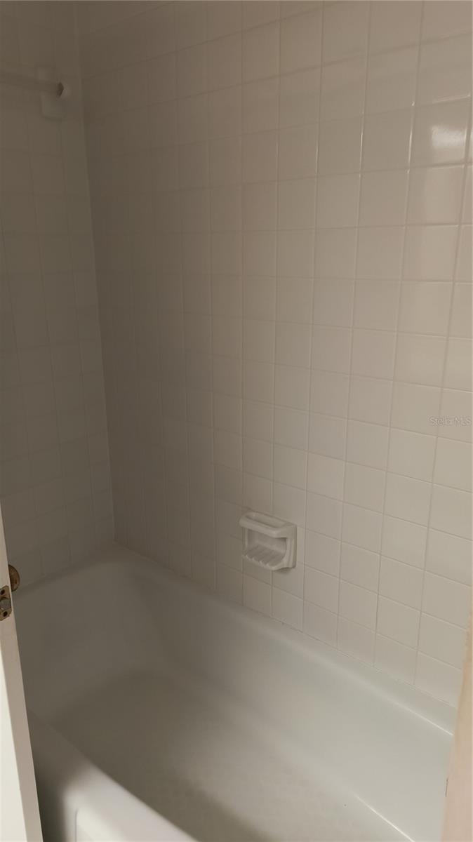 TB8375429 Property Photo 12