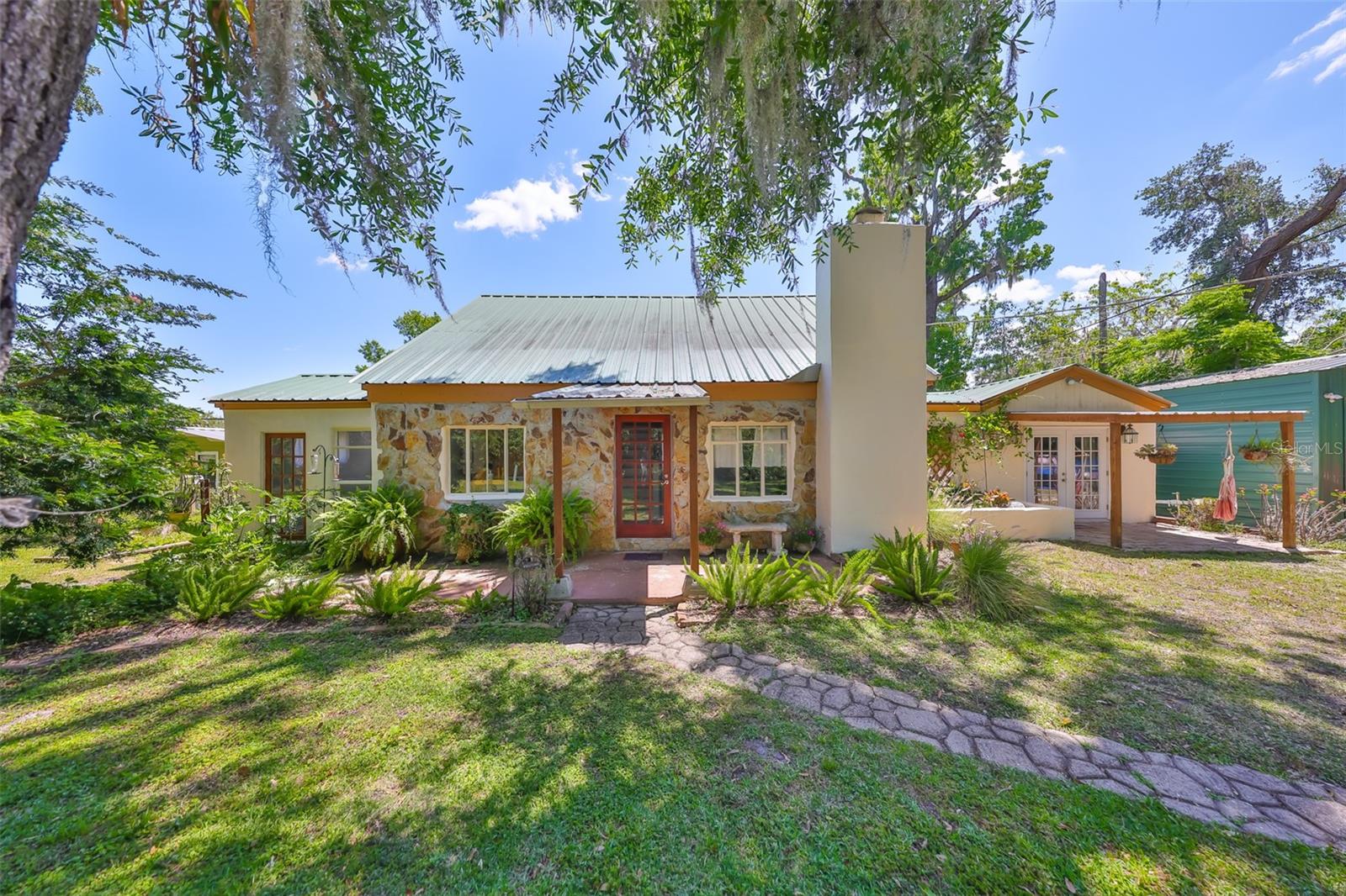10824 Palmetto St Property Photo 1