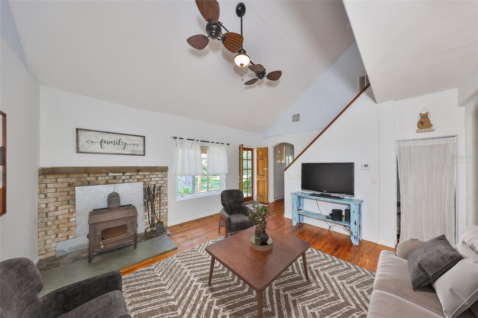 10824 Palmetto St Property Photo 7