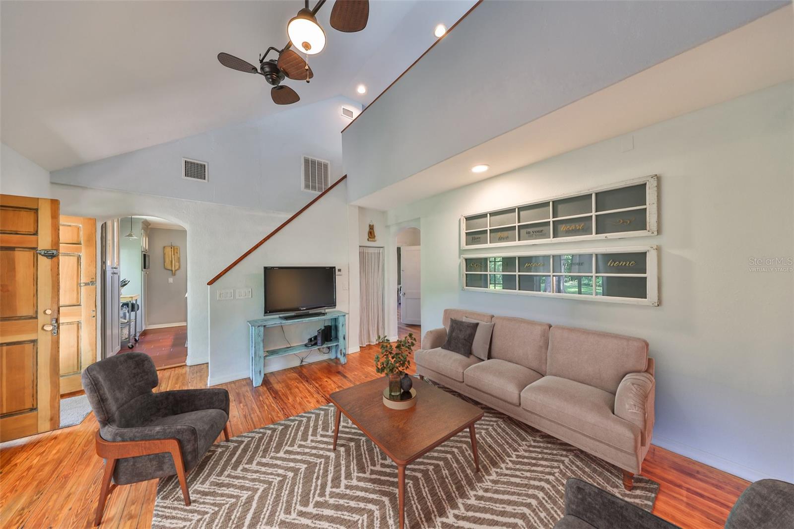 10824 Palmetto St Property Photo 9