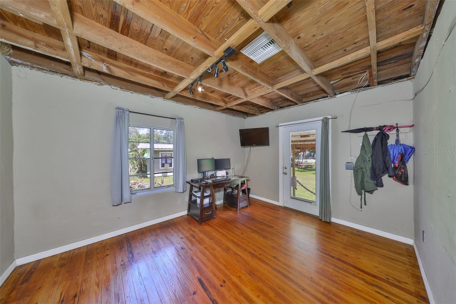 10824 Palmetto St Property Photo 31