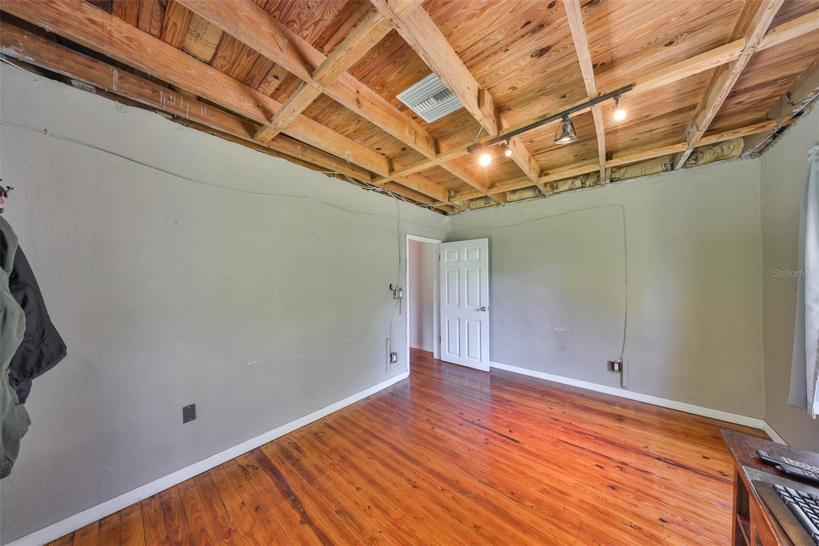 10824 Palmetto St Property Photo 33