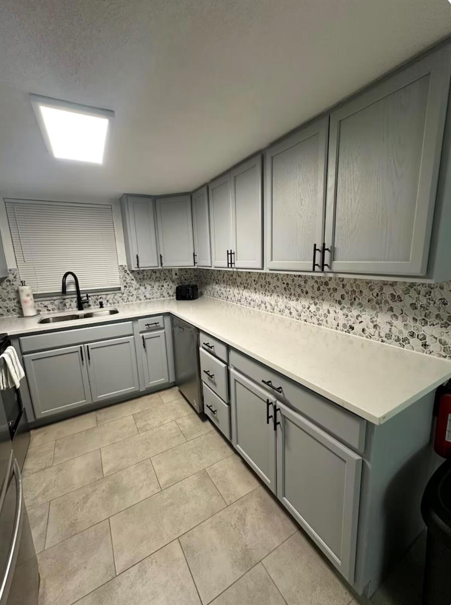 1435 Russel Ln Property Photo 6