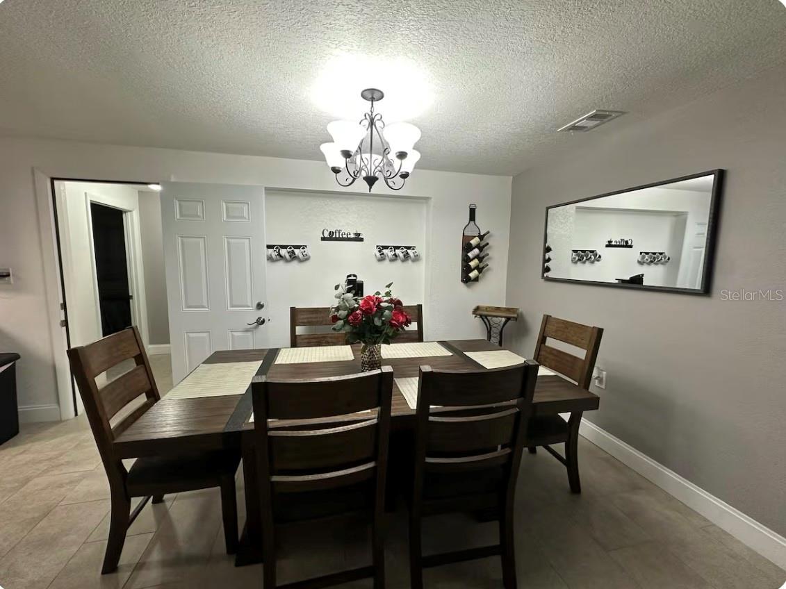 1435 Russel Ln Property Photo 10