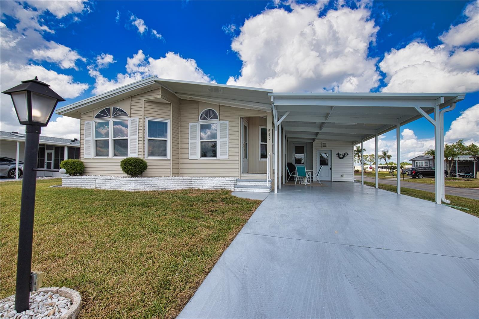 565 Madero Property Photo 1
