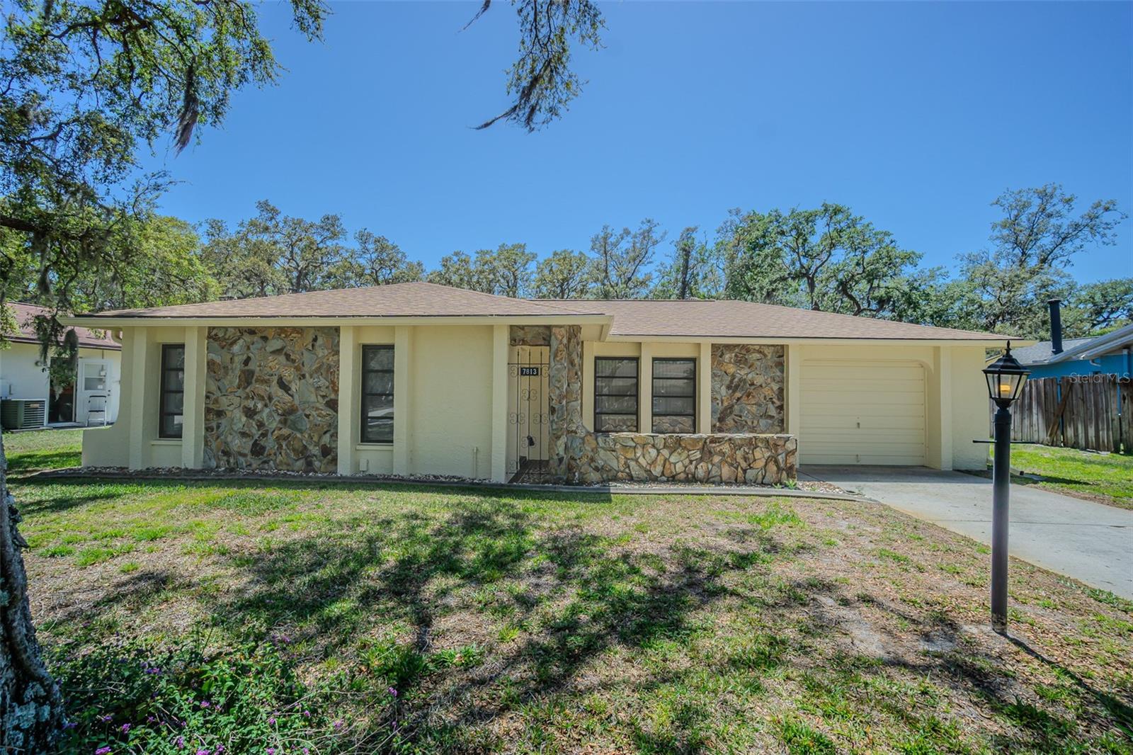 7813 Holiday Dr Property Photo