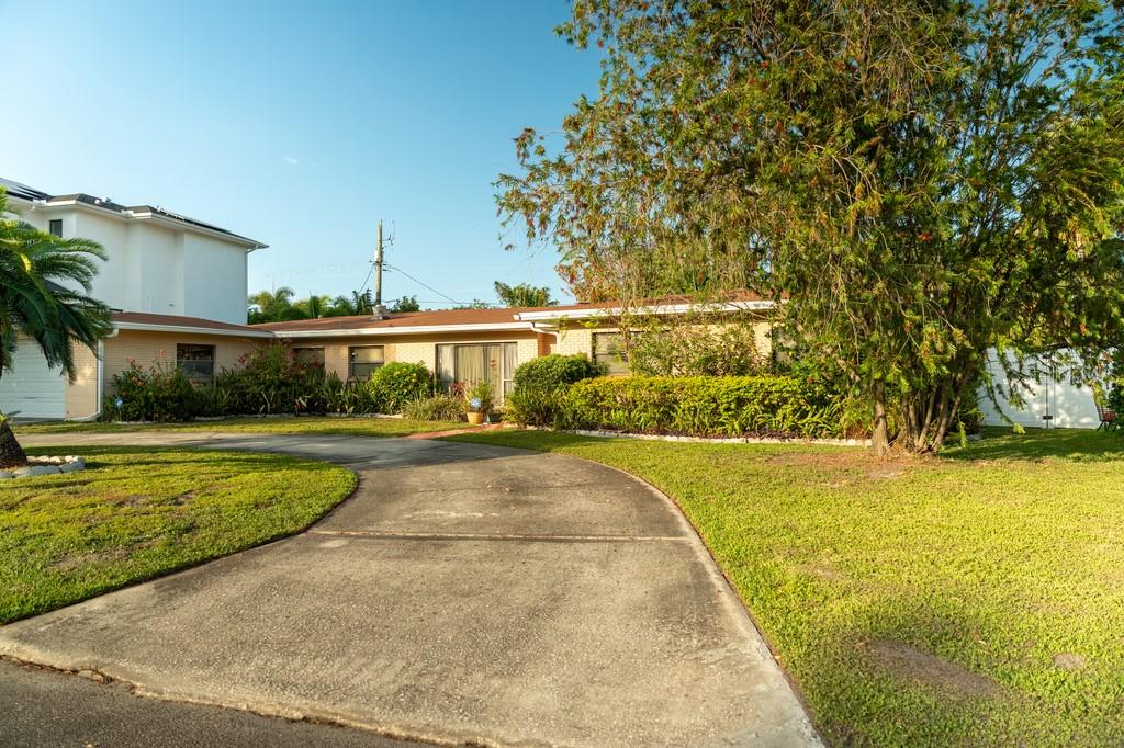631 Luzon Ave Property Photo 3