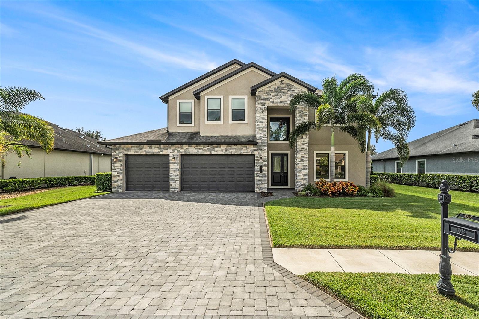 4807 Lago Vista Cir Property Photo