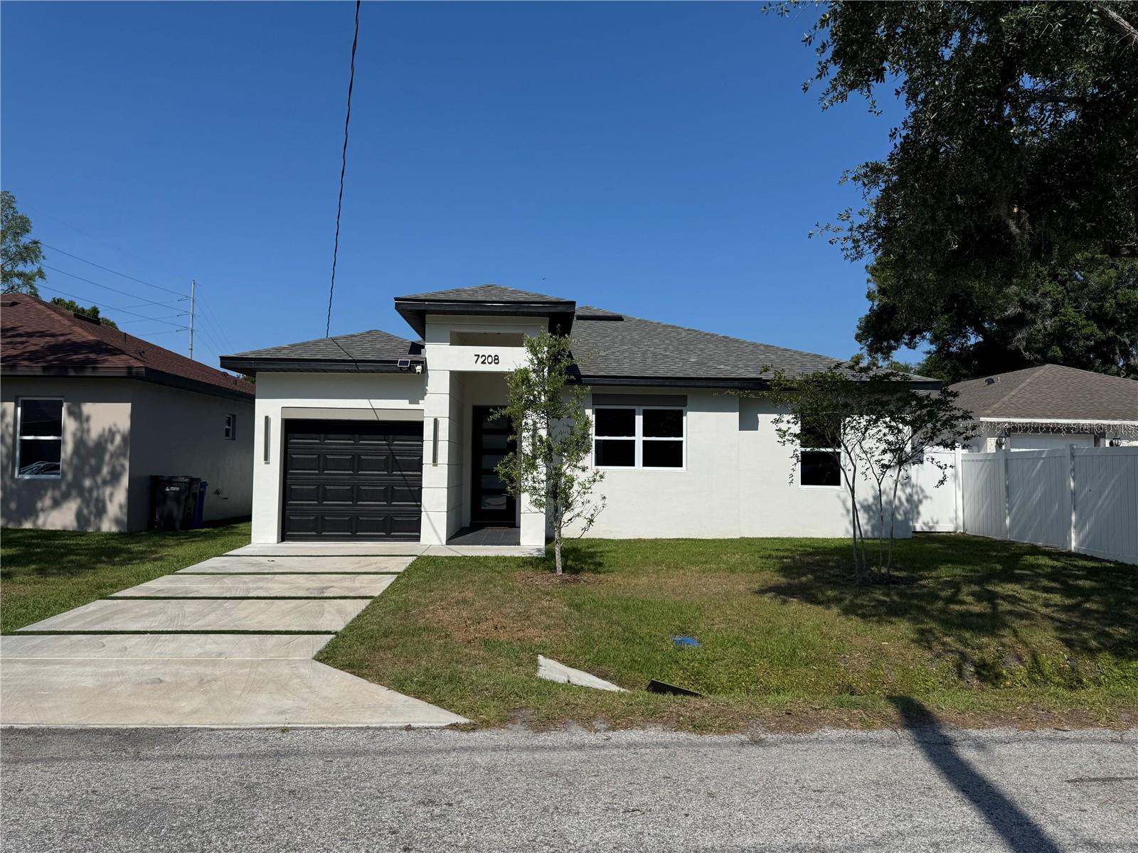 7208 N Glen Ave Property Photo