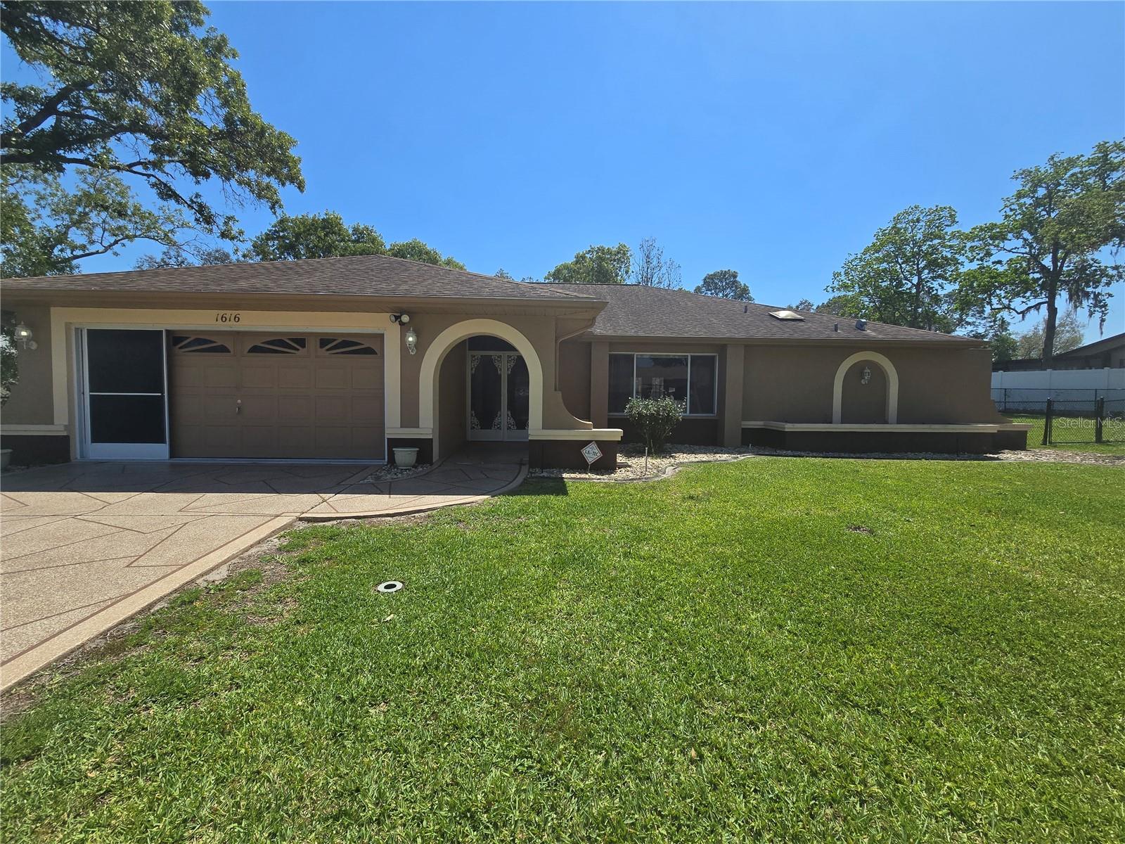 1616 Alameda Dr Property Photo