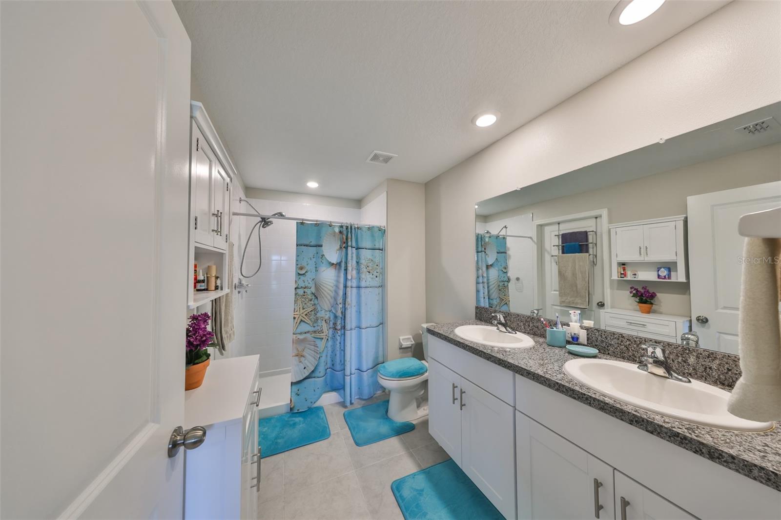 16665 Delia St Property Photo 24