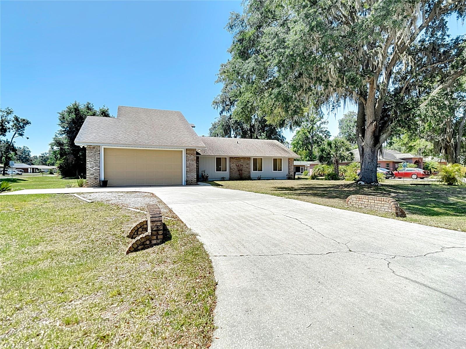 7838 Rolling Grove Dr E Property Photo 1