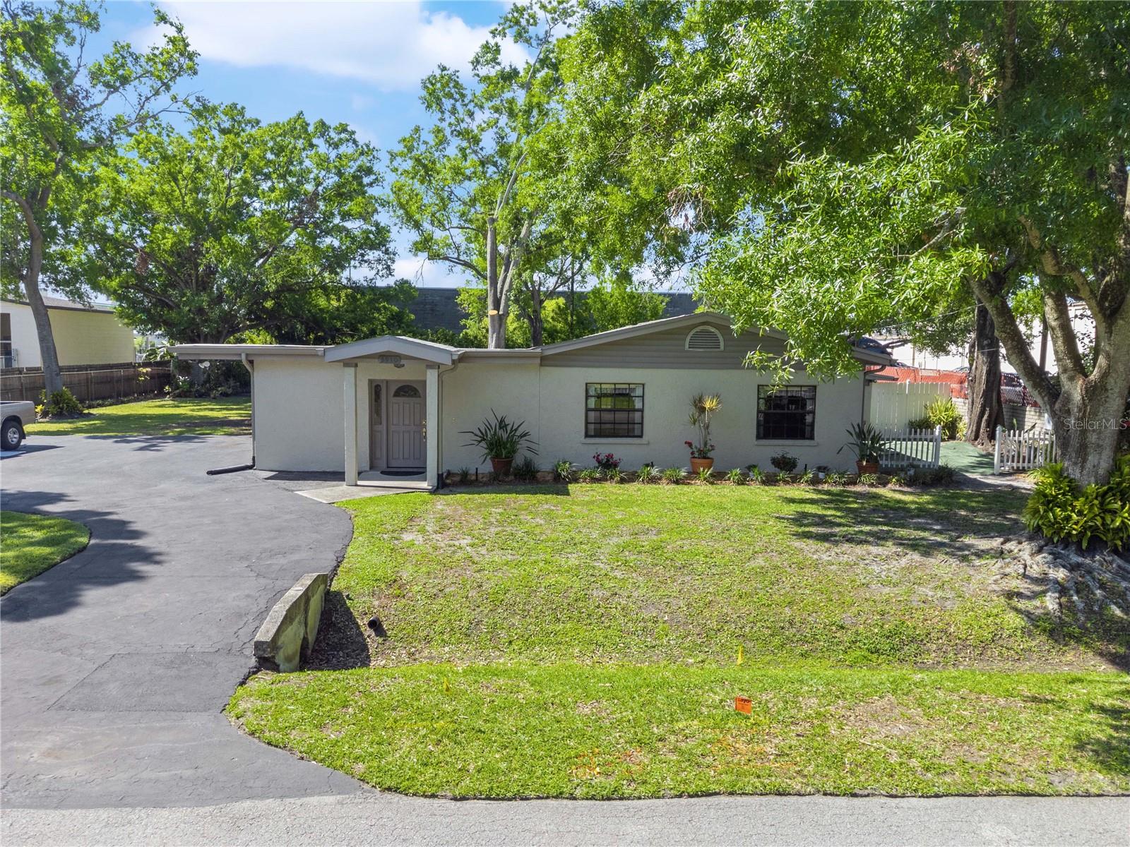 3910 W Comanche Ave Property Photo 1