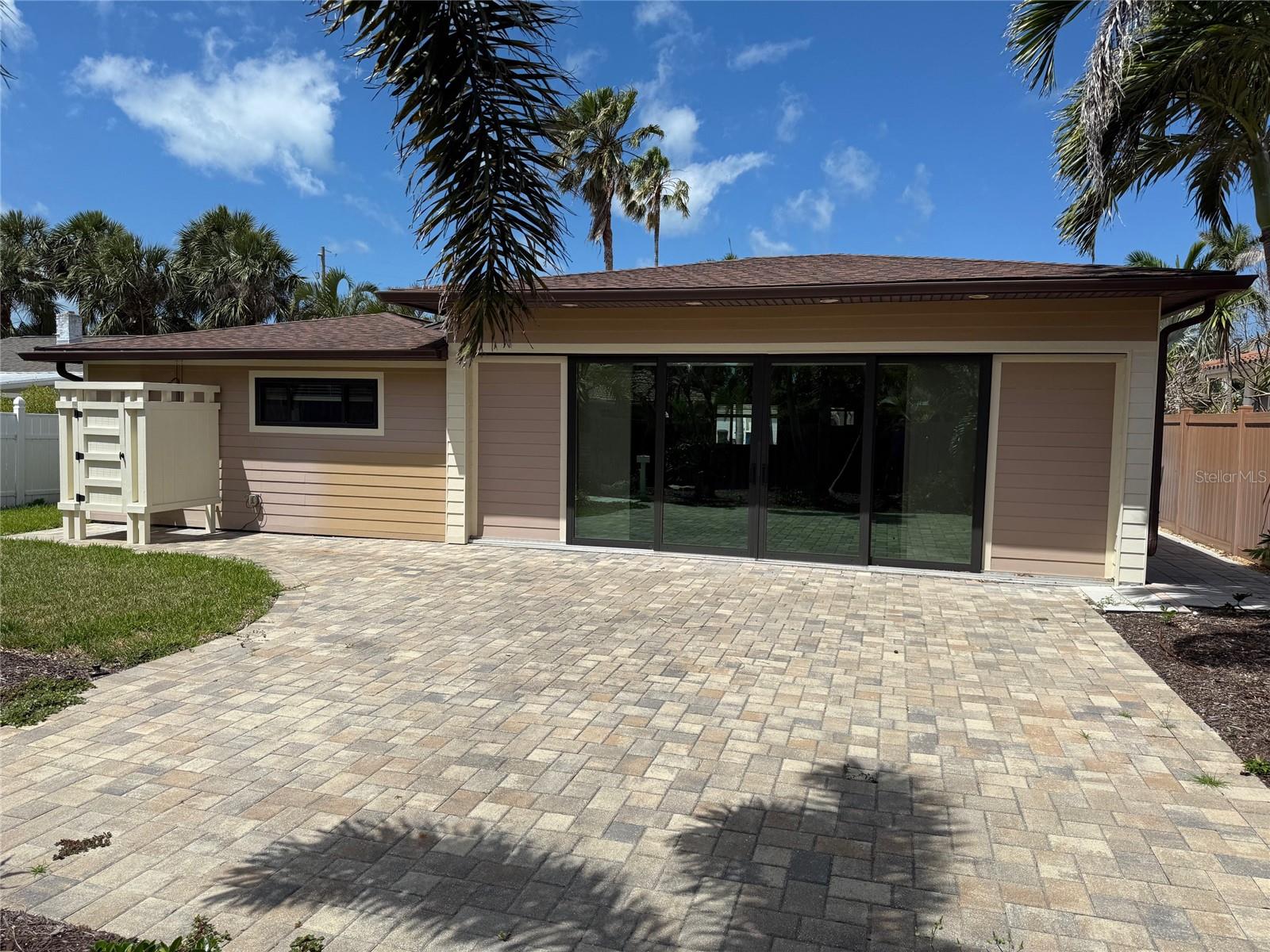 833 Lantana Ave Property Photo 4