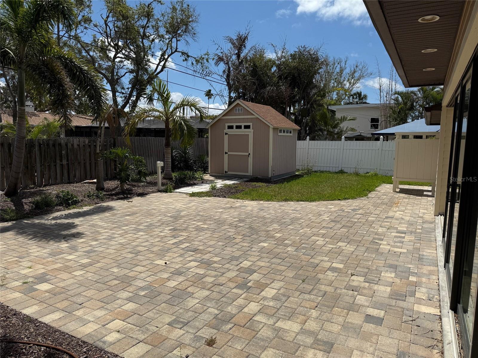 833 Lantana Ave Property Photo 7