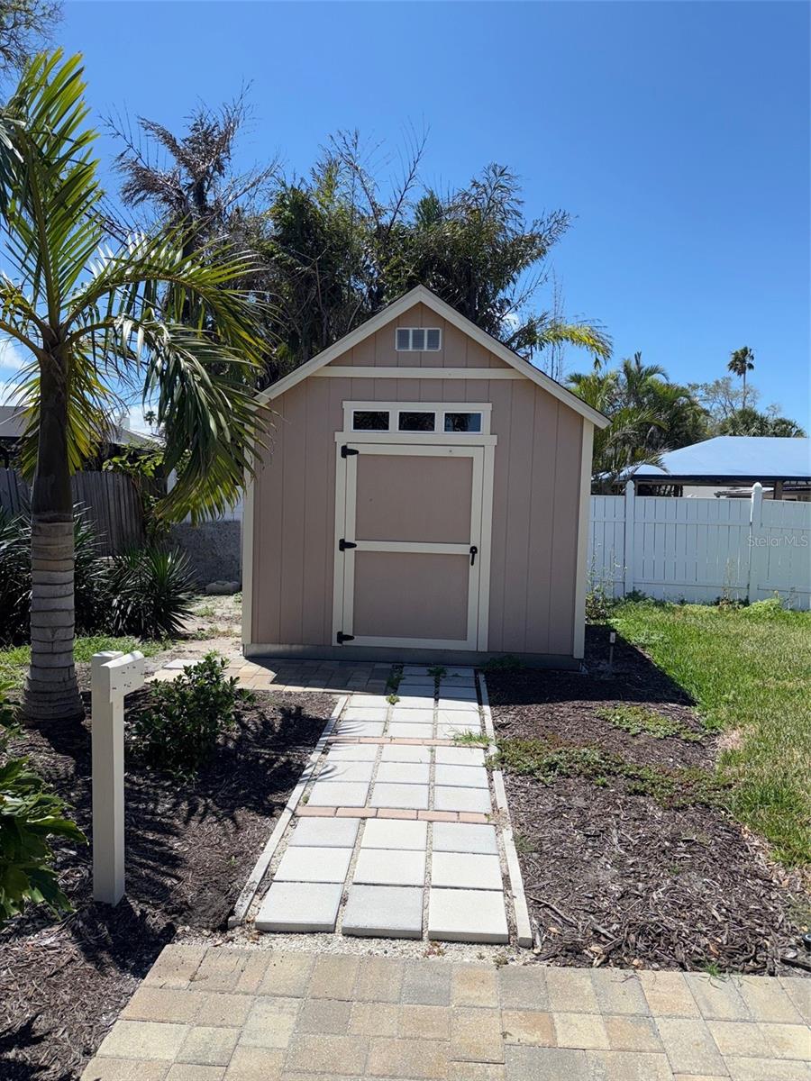 833 Lantana Ave Property Photo 8