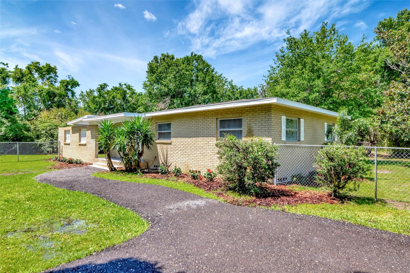 2054 Deerwood Rd Property Photo 1