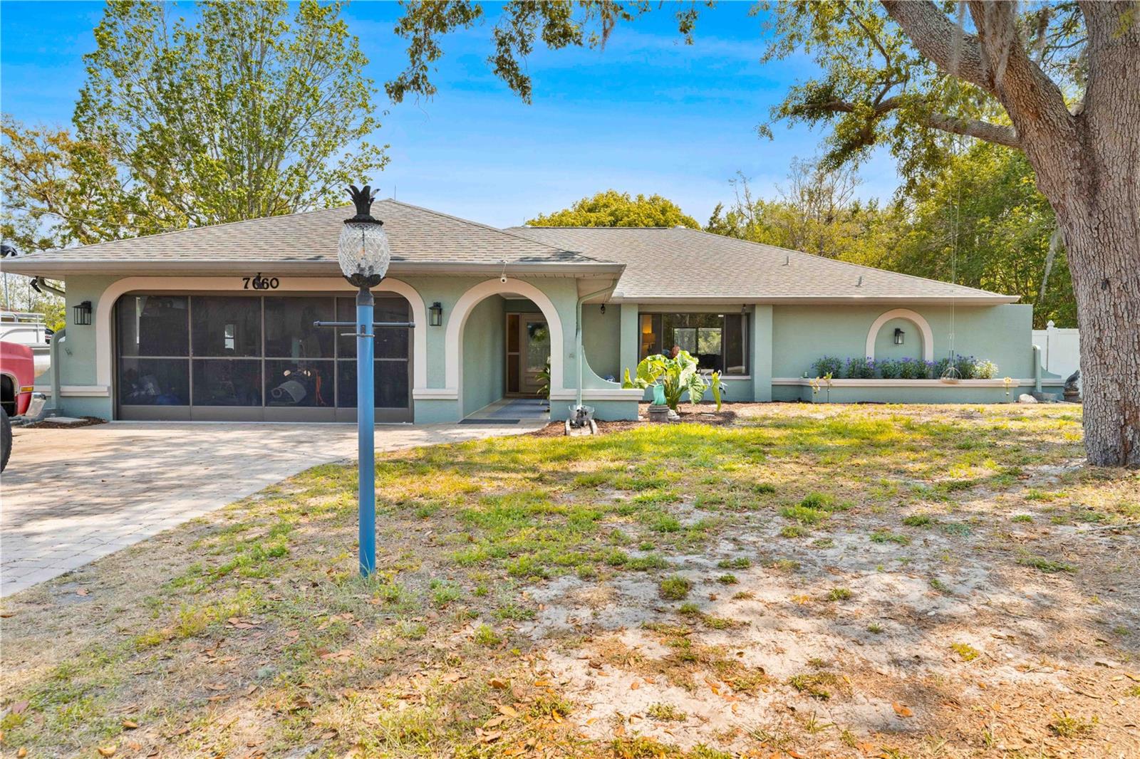 7660 Holiday Dr Property Photo